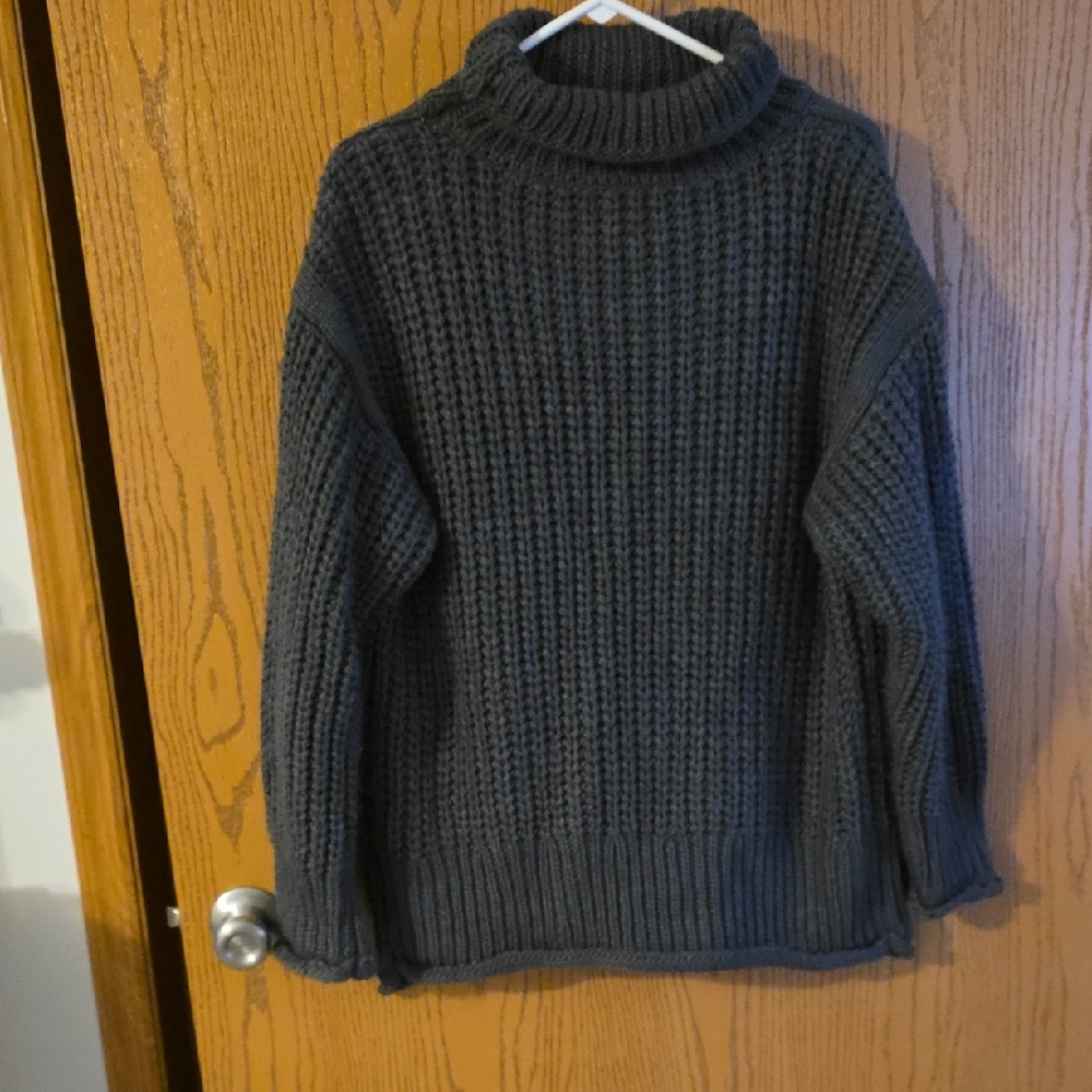 POL Charcoal Turtleneck Sweater Oversized Would Fit Up To A Large. NWOT